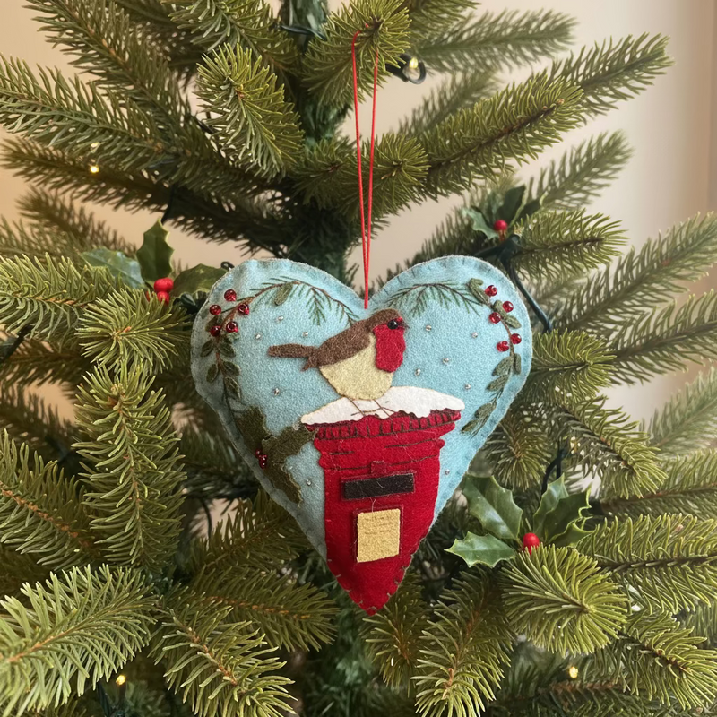 Felt Robin on Postbox Heart